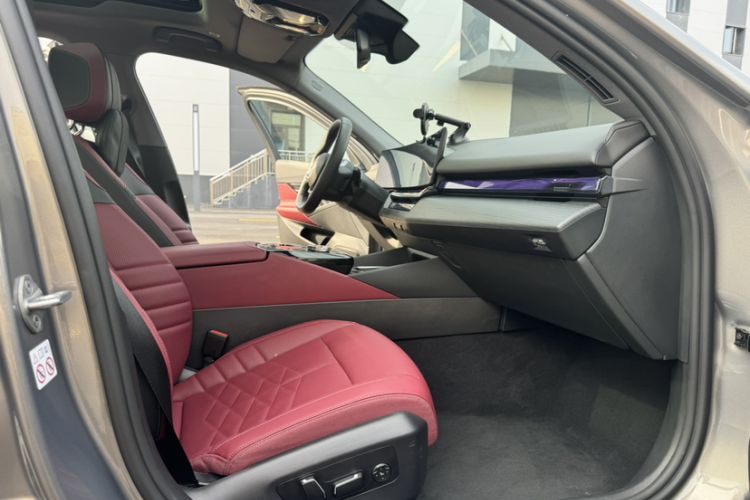 Used BMW i5 2024 eDrive 35L Prestige Luxury Package Interior 1