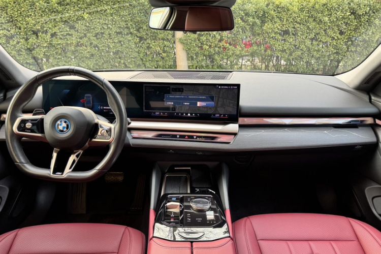 Used BMW i5 2024 eDrive 35L M Sport Package Interior 1