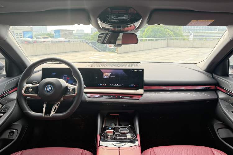 Used BMW i5 2024 eDrive 35L M Sport Package Interior 10