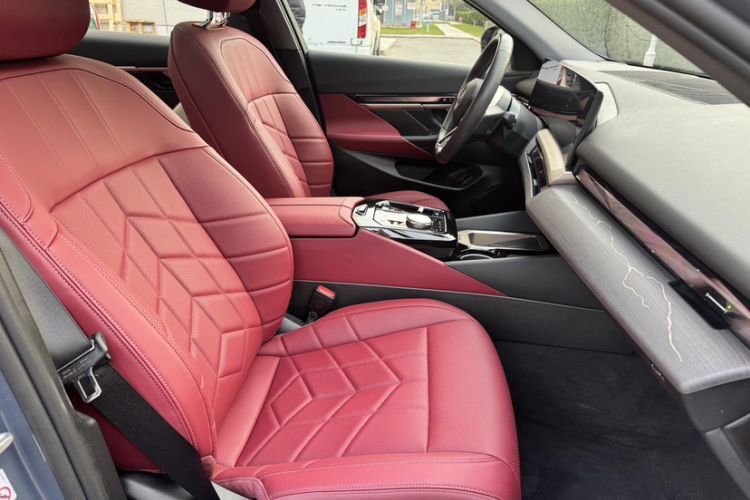 Used BMW i5 2024 eDrive 35L M Sport Package Interior 12