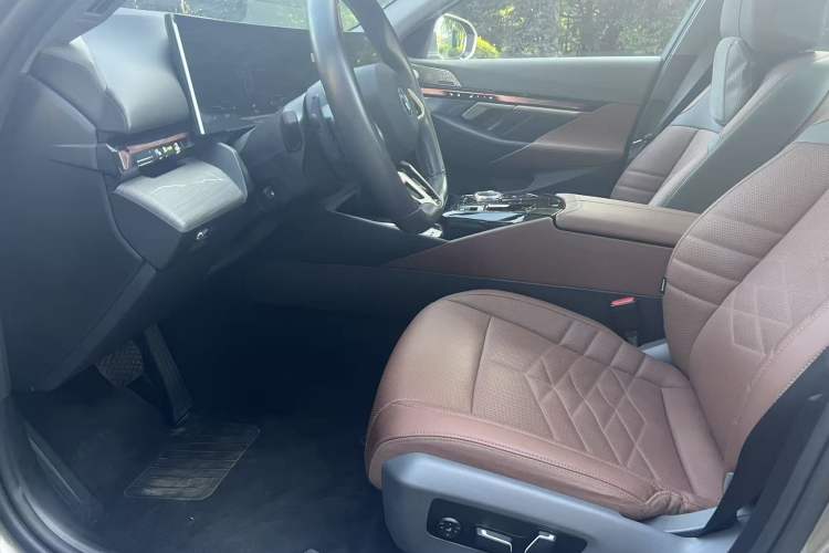 Used BMW i5 2024 eDrive 35L Luxury Model with M Sport Package Interior 2
