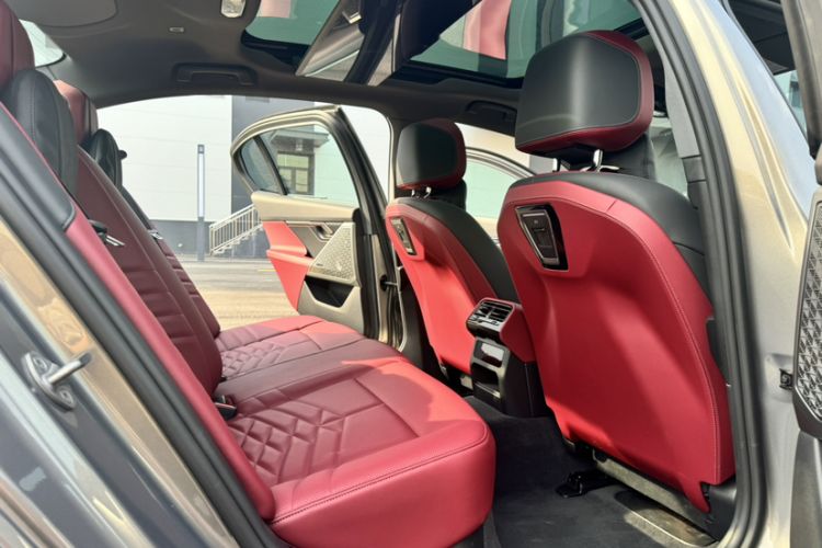 Used BMW i5 2024 eDrive 35L Prestige Luxury Package Interior 2