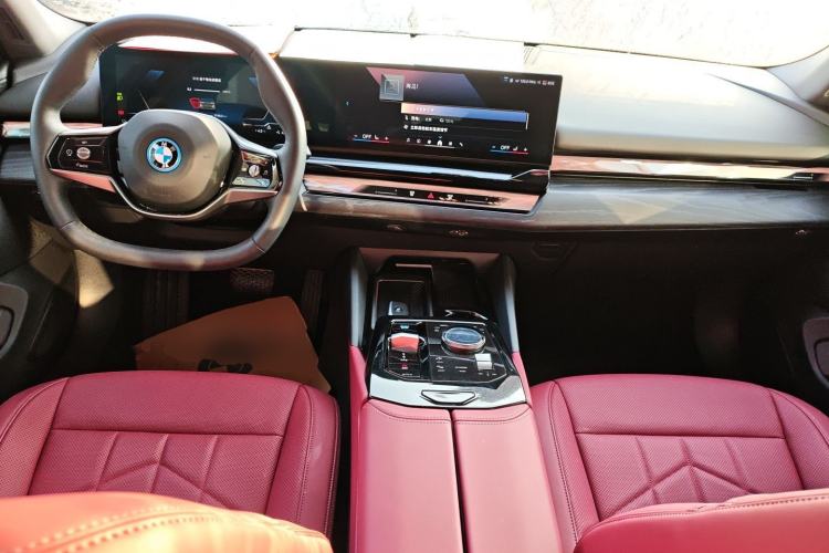 Used BMW i5 2024 eDrive 35L Luxury Package Interior 2