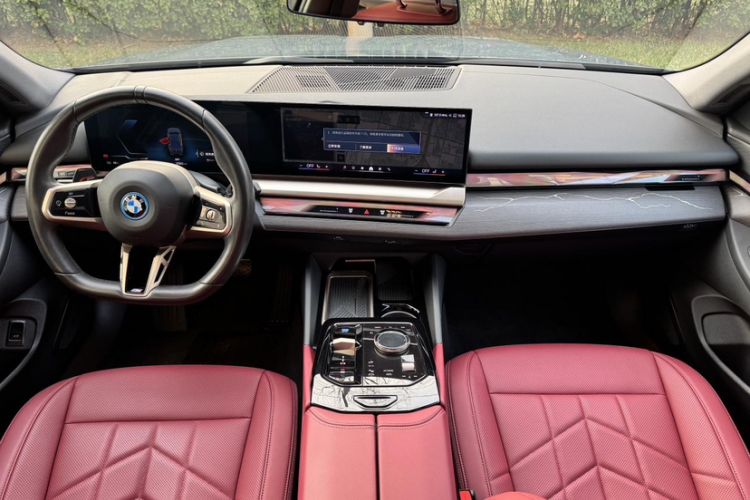 Used BMW i5 2024 eDrive 35L M Sport Package Interior 2