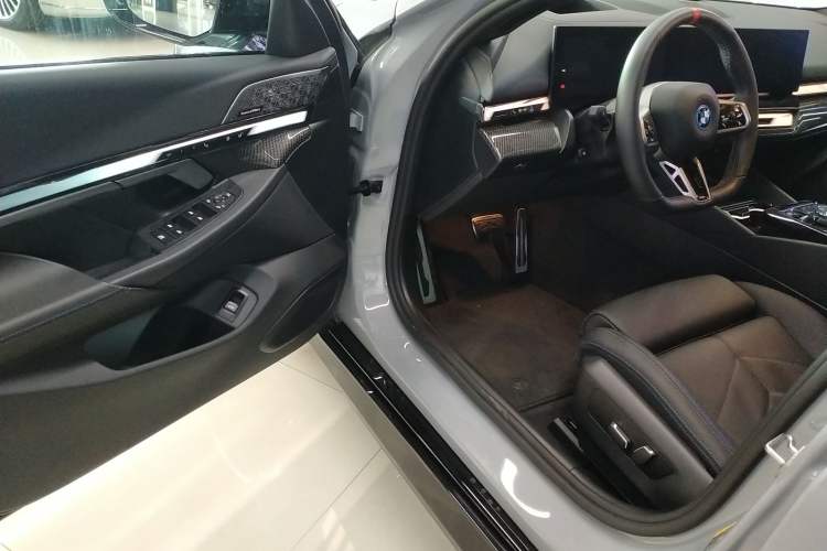 Used BMW i5 2024 xDrive M60 Interior 3