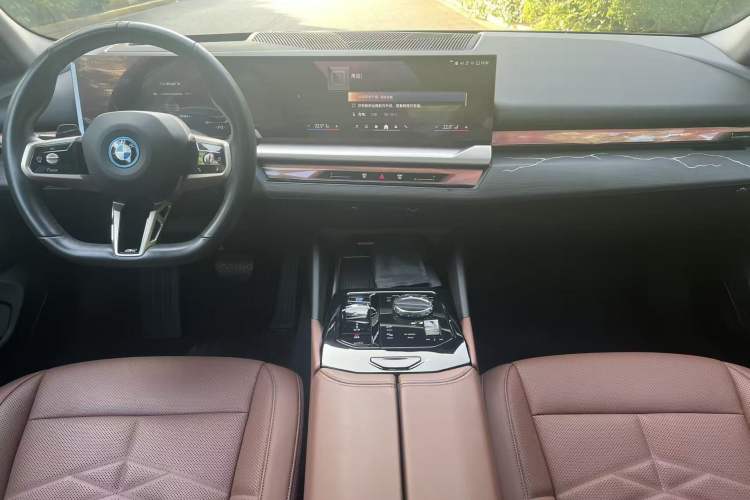 Used BMW i5 2024 eDrive 35L Luxury Model with M Sport Package Interior 3