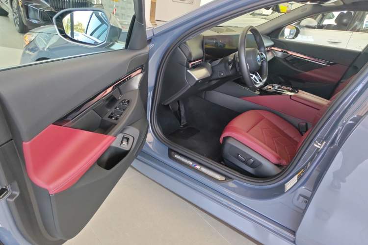 Used BMW i5 2024 eDrive 35L M Sport Package Interior 3
