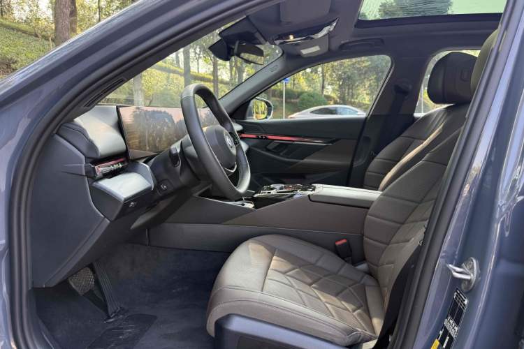 Used BMW i5 2024 eDrive 35L Luxury Package Interior 3