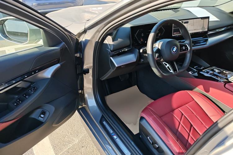 Used BMW i5 2024 eDrive 35L M Sport Package Interior 3