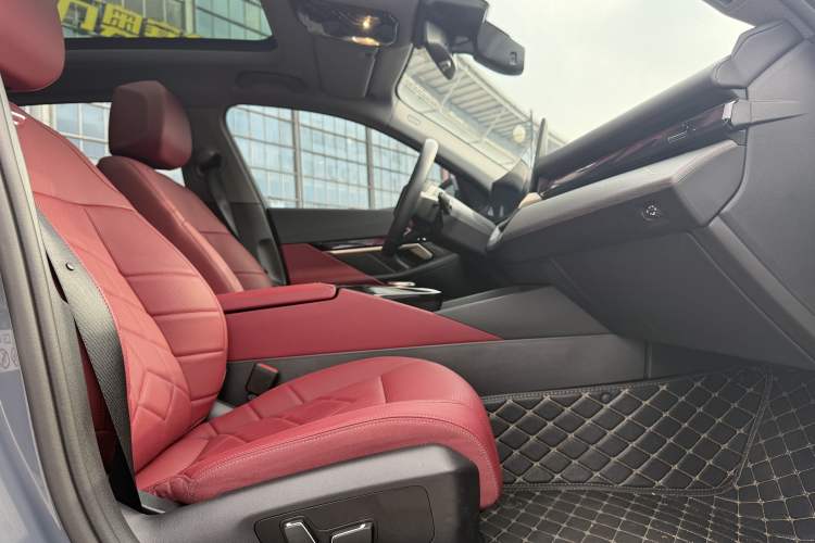 Used BMW i5 2024 eDrive 35L M Sport Package Interior 3