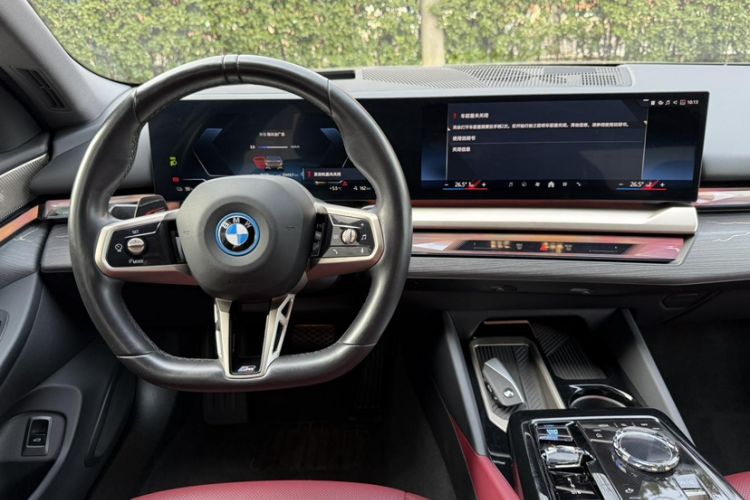 Used BMW i5 2024 eDrive 35L Luxury Model with M Sport Package Interior 4
