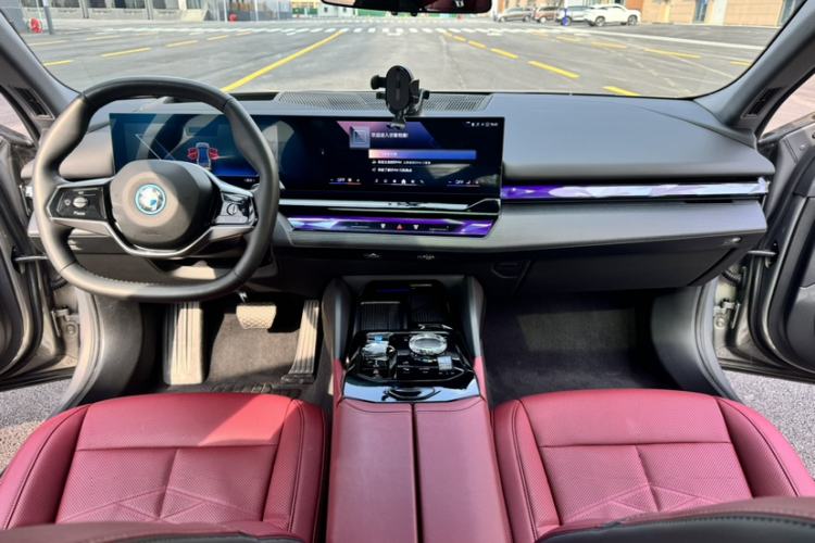 Used BMW i5 2024 eDrive 35L Prestige Luxury Package Interior 4