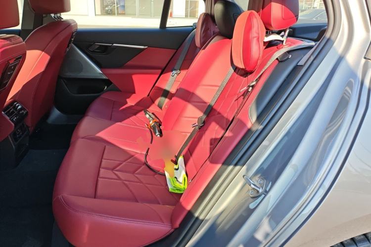 Used BMW i5 2024 eDrive 35L M Sport Package Interior 4