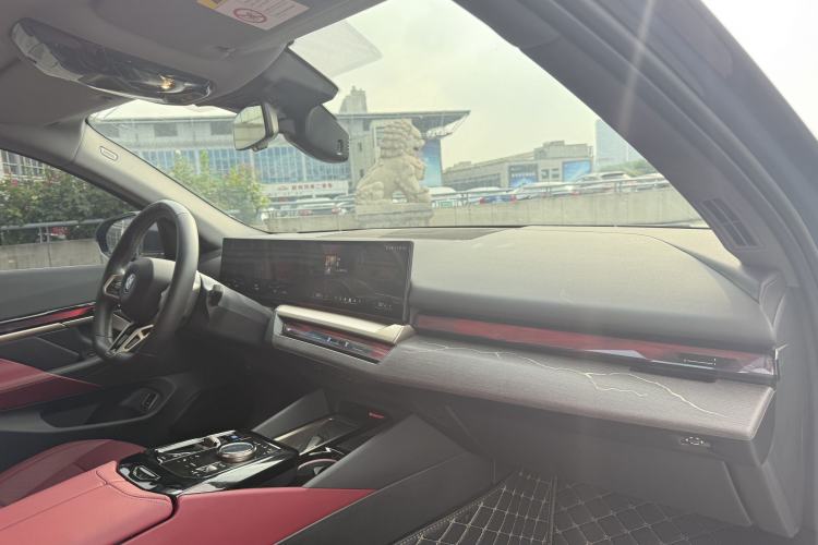 Used BMW i5 2024 eDrive 35L M Sport Package Interior 4
