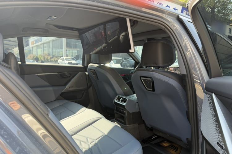 Used BMW i5 2024 eDrive 35L Prestige Luxury Package Interior 4