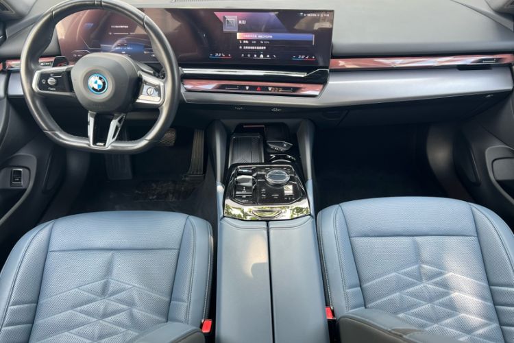 Used BMW i5 2024 eDrive 35L Luxury Model with M Sport Package Interior 4