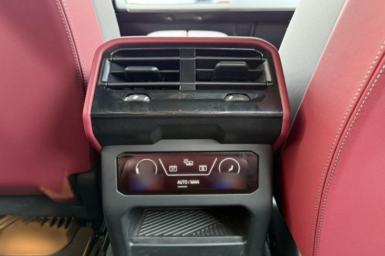 Used BMW i5 2024 eDrive 35L Luxury Model with M Sport Package Interior 5