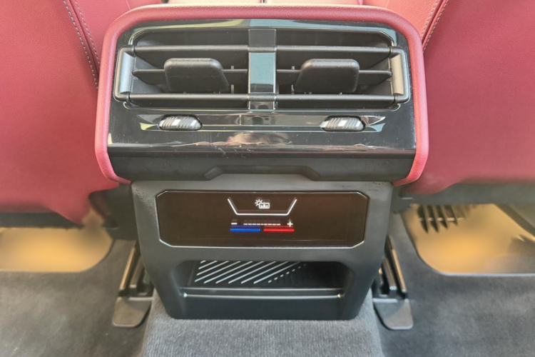 Used BMW i5 2024 eDrive 35L M Sport Package Interior 5