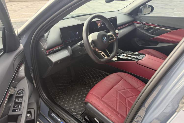 Used BMW i5 2024 eDrive 35L M Sport Package Interior 6