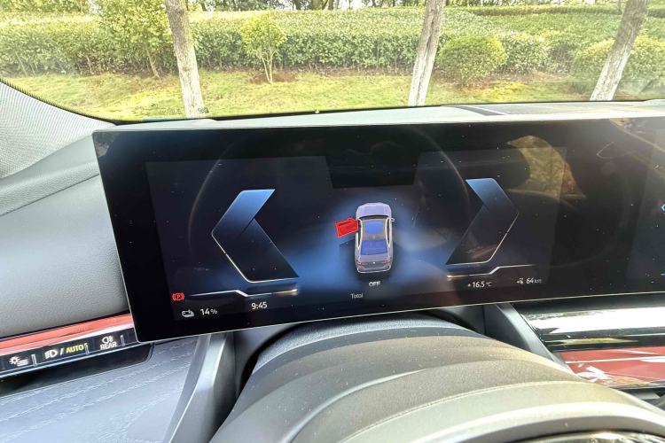 Used BMW i5 2024 eDrive 35L Luxury Package Interior 7