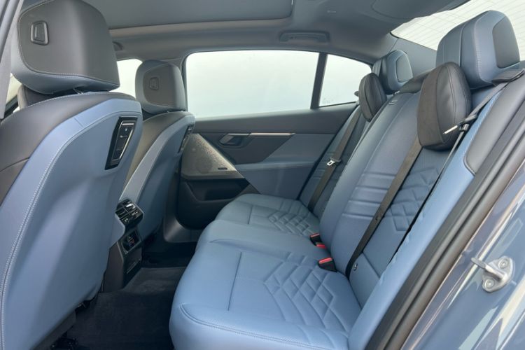 Used BMW i5 2024 eDrive 35L Luxury Model with M Sport Package Interior 8