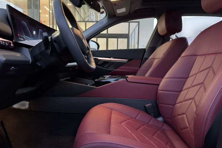 Used BMW i5 2024 eDrive 35L Luxury Package Interior 9