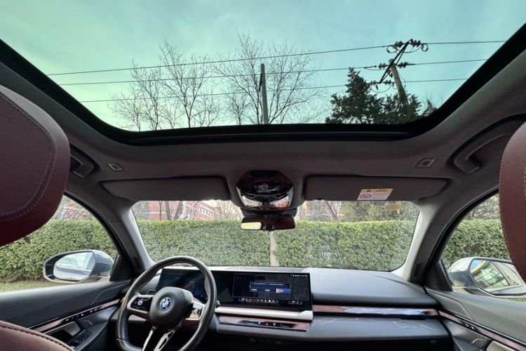 Used BMW i5 2024 eDrive 35L M Sport Package Interior 9