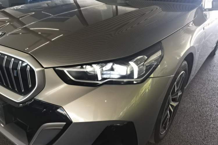 Used BMW i5 2024 eDrive 35L Luxury Model with M Sport Package Left Front Headlight