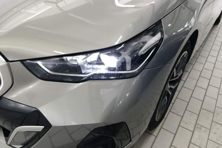 Used BMW i5 2024 eDrive 35L Luxury Model with M Sport Package Left Front Headlight