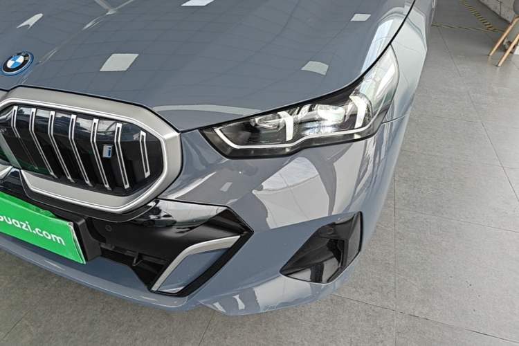 Used BMW i5 2024 eDrive 35L Luxury Model with M Sport Package Left Front Headlight