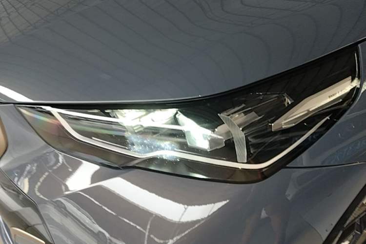 Used BMW i5 2024 eDrive 35L Luxury Model with M Sport Package Left Front Headlight