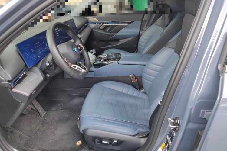 Used BMW i5 2024 eDrive 35L Luxury Model with M Sport Package Left Front Seat