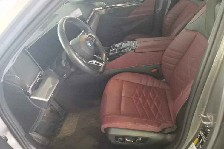 Used BMW i5 2024 eDrive 35L Luxury Model with M Sport Package Left Front Seat