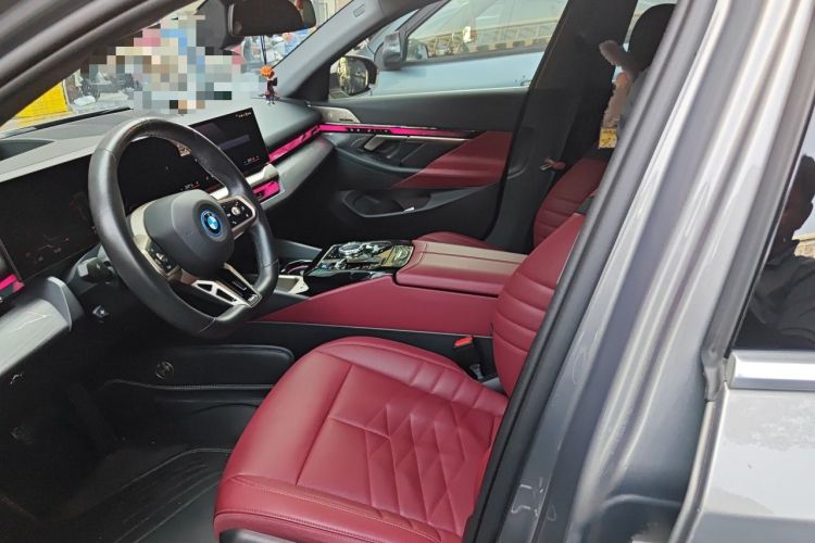 Used BMW i5 2024 eDrive 35L Luxury Model with M Sport Package Left Front Seat