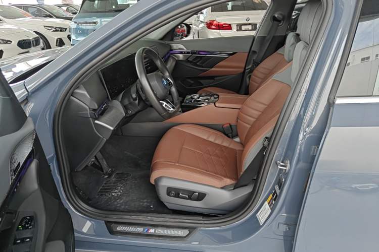 Used BMW i5 2024 eDrive 35L Luxury Model with M Sport Package Left Front Seat