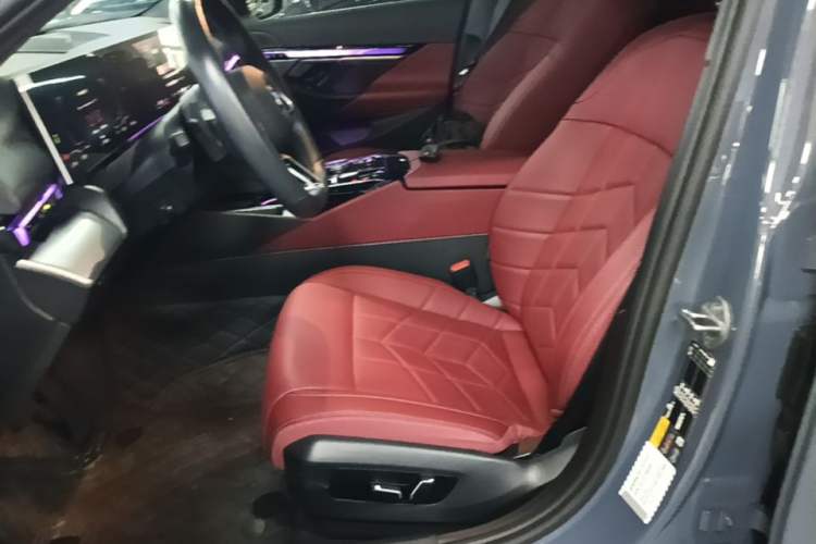 Used BMW i5 2024 eDrive 35L M Sport Package Left Front Seat