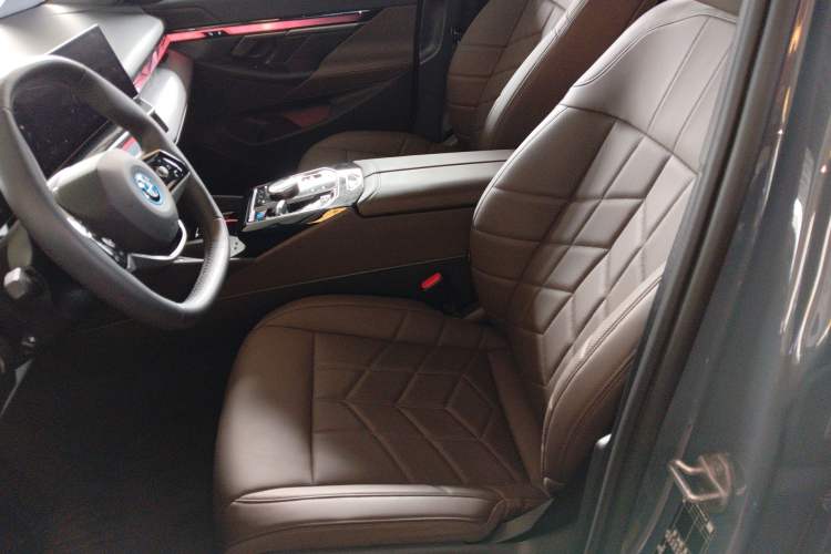 Used BMW i5 2024 eDrive 35L Luxury Package Left Front Seat