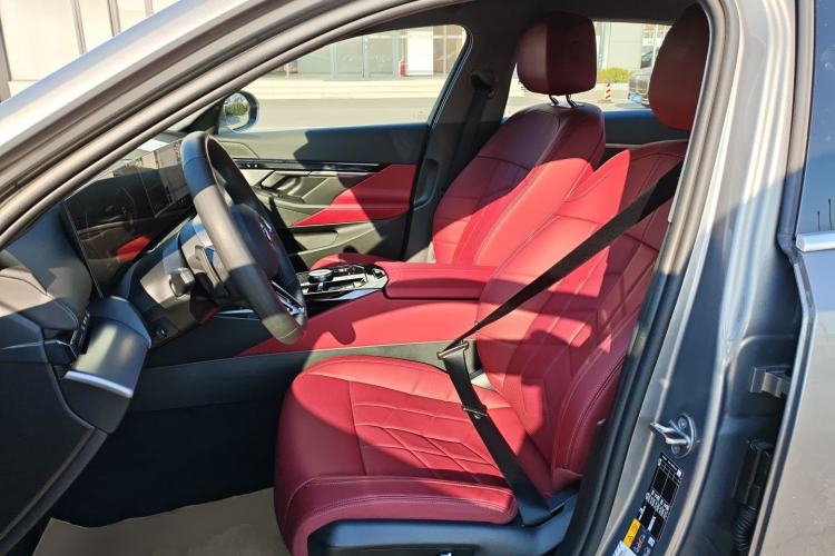Used BMW i5 2024 eDrive 35L M Sport Package Left Front Seat