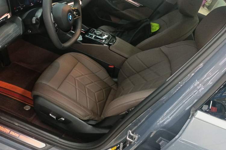 Used BMW i5 2024 eDrive 35L Luxury Package Left Front Seat