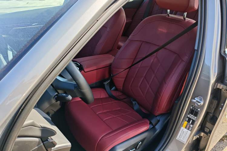 Used BMW i5 2024 eDrive 35L Luxury Package Left Front Seat
