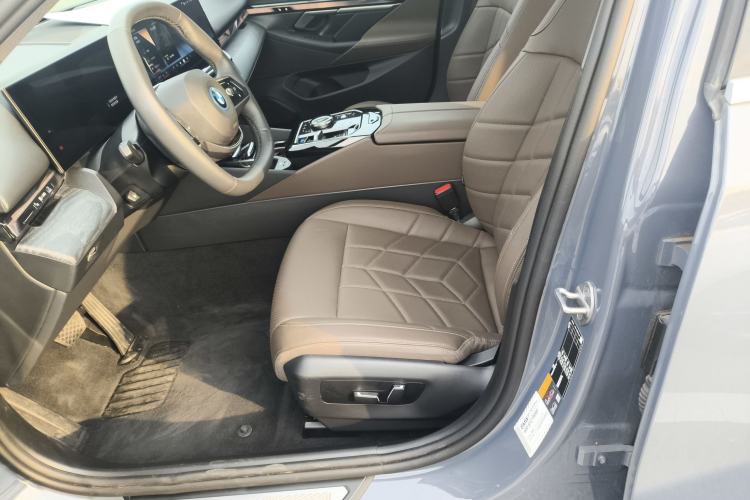 Used BMW i5 2024 eDrive 35L Luxury Package Left Front Seat