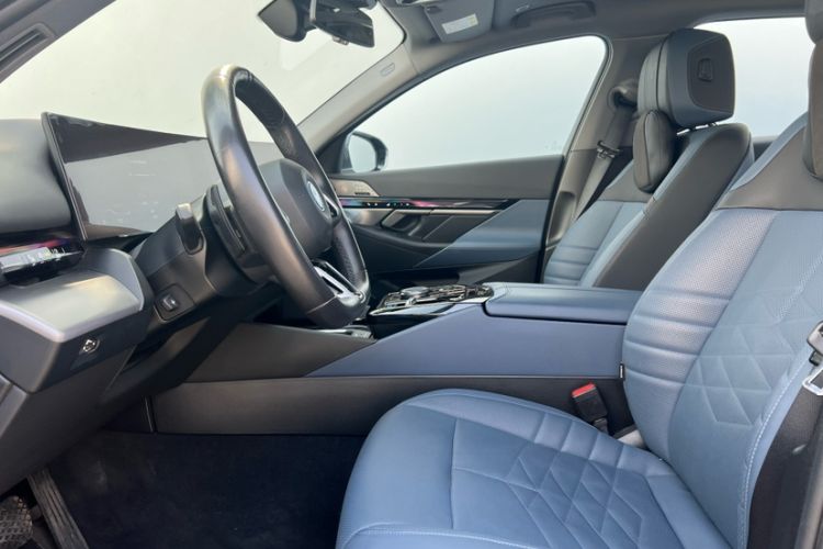 Used BMW i5 2024 eDrive 35L Luxury Model with M Sport Package Left Front Seat