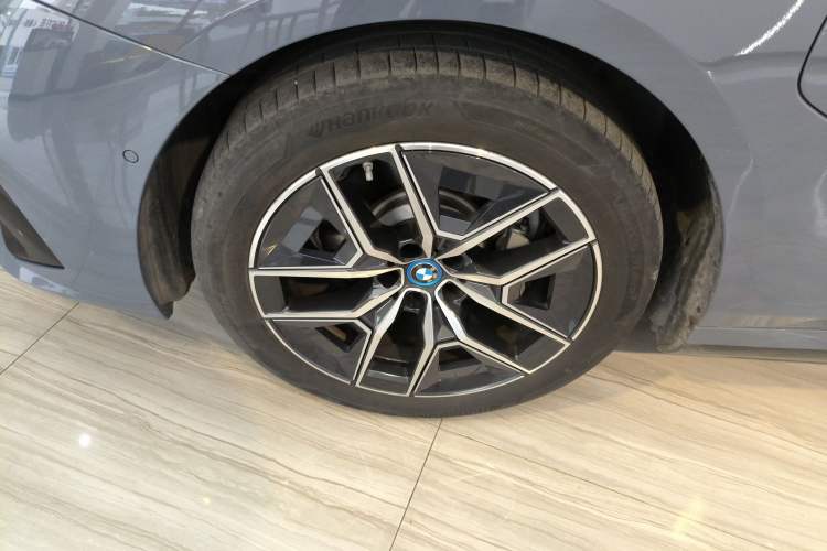 Used BMW i5 2024 eDrive 35L M Sport Package Left Front Wheel Hub