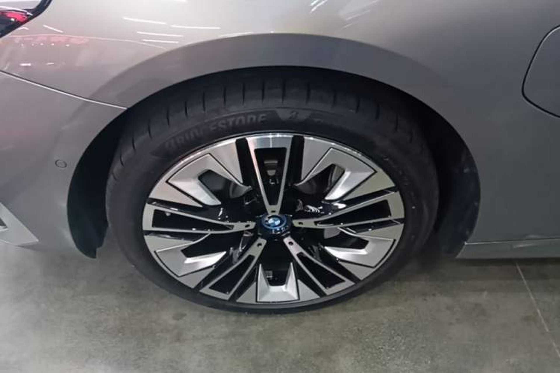 Used BMW i5 2024 eDrive 35L Prestige Luxury Package Left Front Wheel Hub