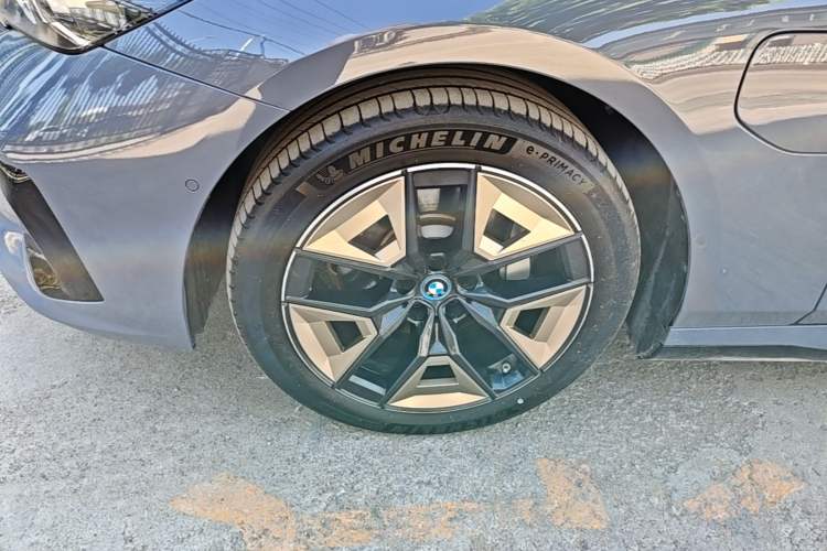Used BMW i5 2024 eDrive 35L M Sport Package Left Front Wheel Hub