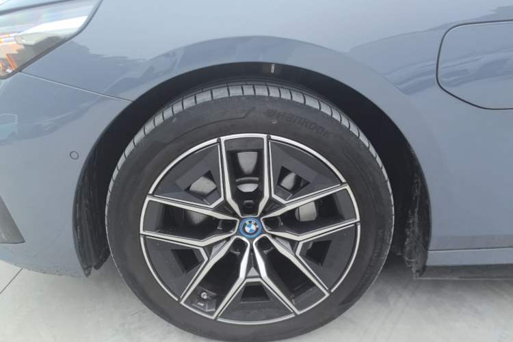 Used BMW i5 2024 eDrive 35L M Sport Package Left Front Wheel Hub