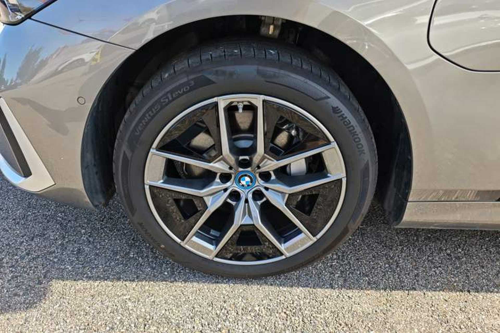 Used BMW i5 2024 eDrive 35L Luxury Package Left Front Wheel Hub