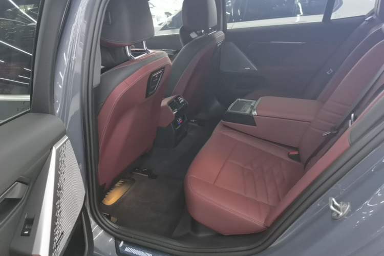 Used BMW i5 2024 eDrive 35L Luxury Model with M Sport Package Left Rear Seat