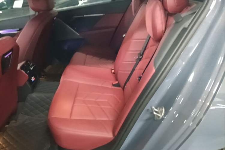 Used BMW i5 2024 eDrive 35L M Sport Package Left Rear Seat