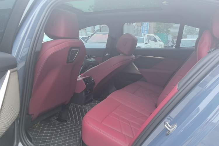Used BMW i5 2024 eDrive 35L M Sport Package Left Rear Seat